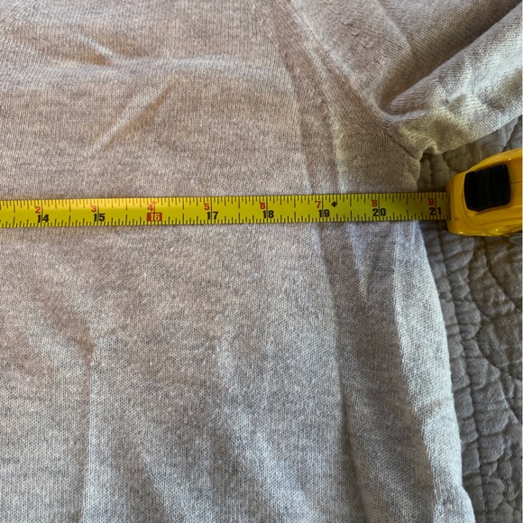 Loft long sleeve, v neck, acrylic and nylon sweater. Size Large. - Picture 5 of 6